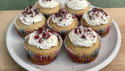 Kokosové cupcaky s malinami