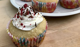 Kokosové cupcaky s malinami