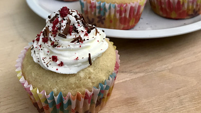 Kokosové cupcaky s malinami