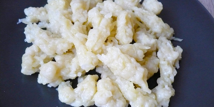 Domácí bramborové halušky (V testě navíc trochu soli a mouky jsem dosypávala…)