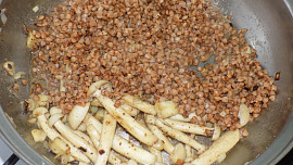 Pohanka s houbami shimeji