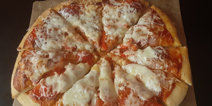 Jednoduchá pizza se zeleninou (Jednoduchá Pizza)