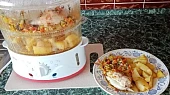 Kuře v páře, S bramborami a spoustou zeleniny, výborné.