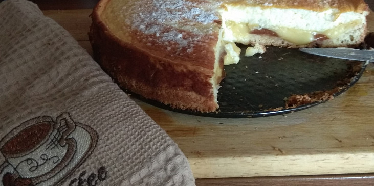 Meruňkový koláč s polevou (Meruňkový koláč)