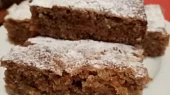 Mrkvový koláč s ořechy a skořicí - šťavnatý