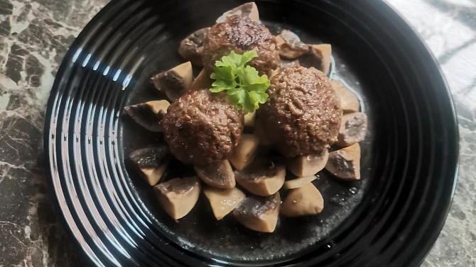 Plněné hovězí koule s restovanými žampiony