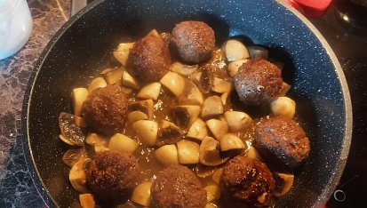 Plněné hovězí koule s restovanými žampiony