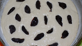 Koláč se sušenými švestkami