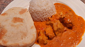 Tikka masala s domácím chlebem naan