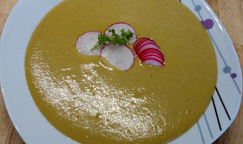 Zeleninová polévka s ředkvičkovými listy a žervé