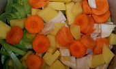 Zeleninová polévka s ředkvičkovými listy a žervé, ...po cibuli osmažíme i zeleninu...