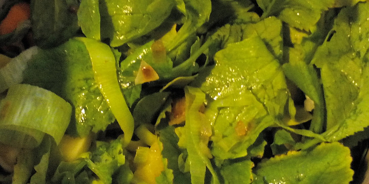 Zeleninová polévka s ředkvičkovými listy a žervé (...přidáme ředkvičkové listy v top stavu...)