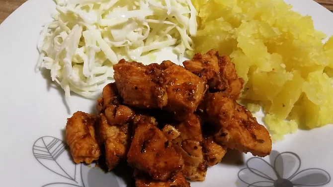 Kuřecí gyros se zelným salátem