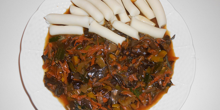 Rýžové bezlepkové noky a "čína" z Jidášova ucha  (Dělená strava podle LK - Kytičky + zelenina)