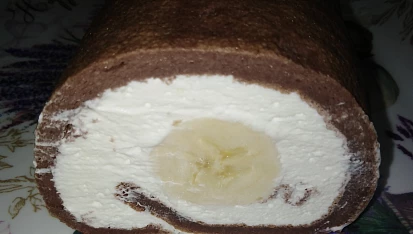 Šlehačková roláda bez mouky, Přidán banán 