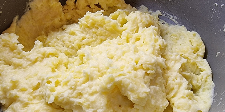 Vepřová panenka se sýrem a šťouchanými bramborami