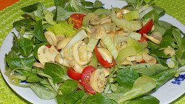 Žampionový salát se zeleninou
