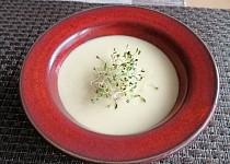 Krémová polévka z pečeného česneku a cizrny