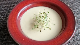 Krémová polévka z pečeného česneku a cizrny