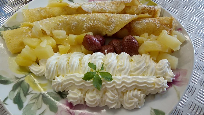 Mandlové palačinky s ovocem