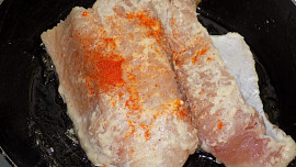 Ryba s omáčkou z medvědího česneku