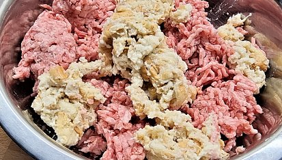 Jarní plněná sekaná s nádivkou a křepelčím vajíčkem