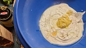 Jarní salát s kuřecím masem a krutony