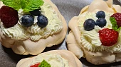 Mini Pavlova se šlehačkou