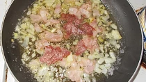 Bulgur se zeleninou a šunkou nebo salámem