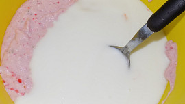 Jahodová zmrzlina s jogurtem a tvarohem