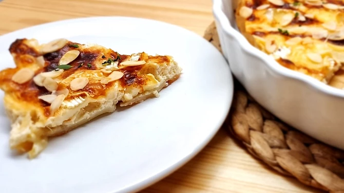 Clafoutis - koláč s chřestem a camembertem (pečený v remosce)