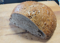 Domácí pšenično - žitný chléb
