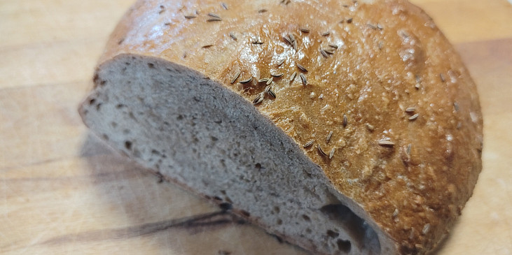 Domácí pšenično - žitný chléb