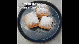 Kynuté buchty, plněné marmeládou