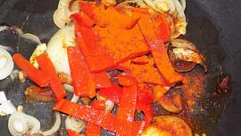 Rybí filety na cibuli a kapii