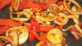 Rybí filety na cibuli a kapii