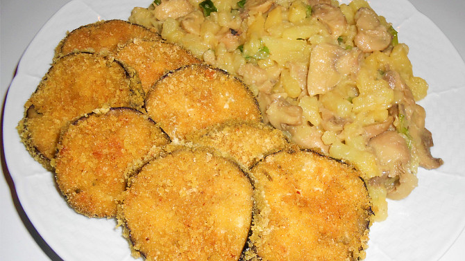 Smažený lilek a lehký bramborový salát  (Dělená strava podle LK - Kytičky + zelenina)