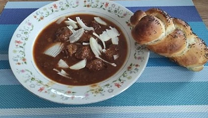 Gulášek na pivu z trouby