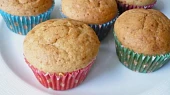 Banánové muffiny s čokoládou, Přidáno jen trochu cukru.