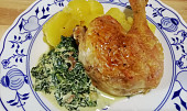 Kuře na česneku a smetanový špenát