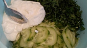 Okurkový salát s medvědím česnekem