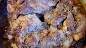 Pečené zázvorovo-česnekové koleno