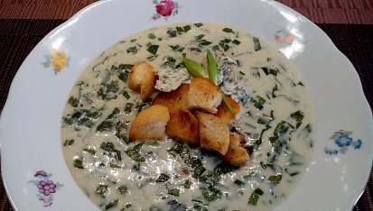 Smetanová polévka s medvědím česnekem a nivou