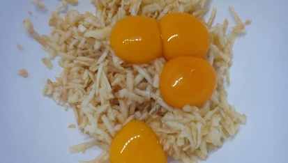 Šťavnatý koláč s jablečným tvarohem