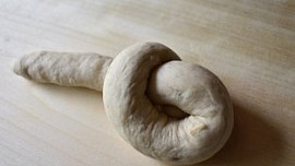 Jogurtové uzlíky s kopřivami