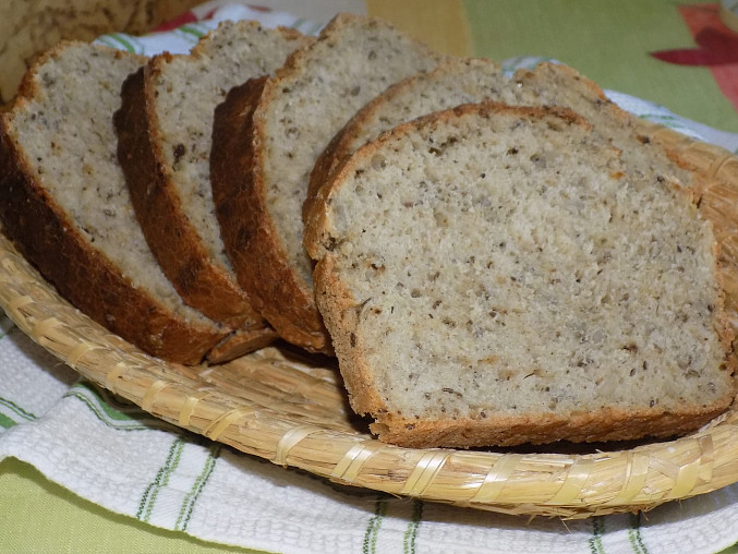 Pšenično - žitný chléb se sušenými houbami