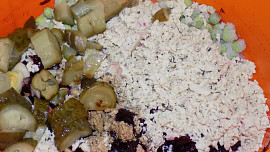 Salát z čevené řepy s bazalkovým tofu