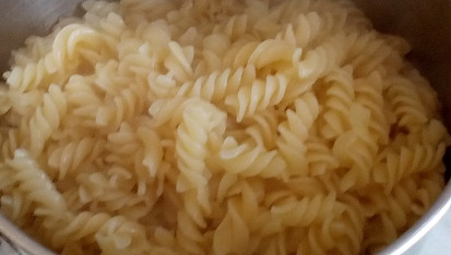 Zapečené uzené těstoviny s medvědím česnekem