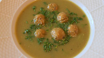 Brokolicová polévka s drožďovými knedlíčky  (Dělená strava podle LK - Kytičky + zelenina)