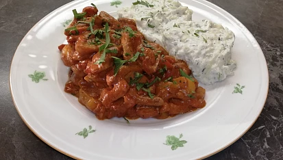 Chilli nudličky z krkovice s tzatziki